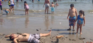 6-Trolling-Kids-At-The-Beach-520x245