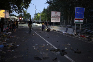A view shows the border crossing between Serbia and Hungary after clashes earlier today, near the village of Horgos, Serbia, September 16, 2015. Twenty Hungarian policemen and two children were injured on the Hungarian border with Serbia in clashes that erupted after a group of migrants tried to break through the frontier, the prime minister's security adviser said. REUTERS/Stoyan Nenov