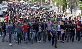 Turkish Kurdish men shout slogans during a protest against explosions at a peace march in Ankara, in the Kurdish dominated southeastern city of Diyarbakir, Turkey, October 10, 2015. At least 86 people were killed when two suspected suicide bombers hit a rally of pro-Kurdish and leftist activists outside Ankara's main train station on Saturday, weeks ahead of an election, in the deadliest attack of its kind on Turkish soil. REUTERS/Sertac Kayar