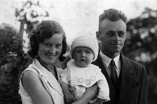 O Witold Pilecki με την οικογένειά του, στα 1933