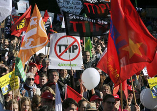 Consumer rights activists take part in a march to protest against the Transatlantic Trade and Investment Partnership (TTIP), mass husbandry and genetic engineering, in Berlin, Germany, October 10, 2015. The European Union is pursuing a trade accord with the United States, called the Transatlantic Trade and Investment Partnership (TTIP), that would encompass a third of world trade and nearly half of global GDP.         REUTERS/Fabrizio Bensch