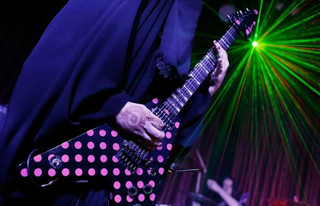 burqa_wearing_rock_guitarist_04