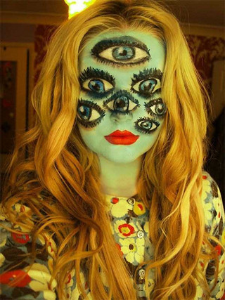 creepy-halloween-makeup-14