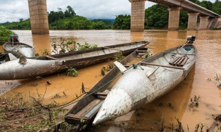 laos_locals_turn_leftover_war_debris_into_functional_everyday_items_640_04