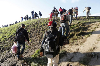 Migrants make their way on foot on the outskirts of Brezice, Slovenia October 20, 2015. Slovenia's interior ministry raised the possibility on Tuesday of setting up physical barriers along its southeastern border if the numbers of migrants increased.  REUTERS/Srdjan Zivulovic