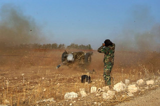 A Free Syrian Army fighter reacts as he fires a weapon towards forces loyal to Syria's president Bashar Al-Assad in Deraa, Syria October 16, 2015. Picture taken October 16, 2015. REUTERS/Alaa Al-Faqir        EDITORIAL USE ONLY. NO RESALES. NO ARCHIVE