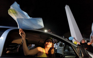 2015-11-23T040852Z_394994100_GF20000070467_RTRMADP_3_ARGENTINA-ELECTION