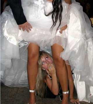 ridiculous-wedding-photos23