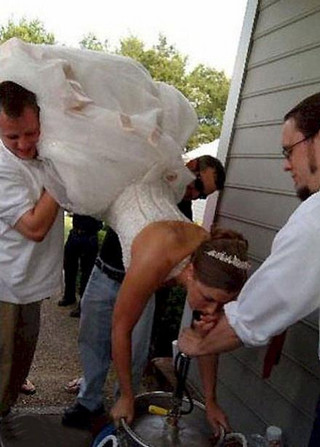 ridiculous-wedding-photos31