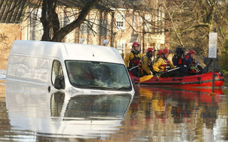 2015-12-27T111813Z_1916406765_LR2EBCR0VE10M_RTRMADP_3_BRITAIN-FLOODS