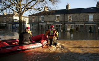 2015-12-27T112843Z_642868392_LR2EBCR0VVK0W_RTRMADP_3_BRITAIN-FLOODS