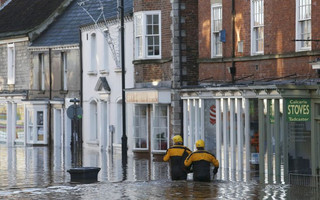 2015-12-27T113415Z_490861178_LR2EBCR0W4S14_RTRMADP_3_BRITAIN-FLOODS