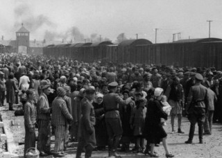 Selection_Birkenau_ramp