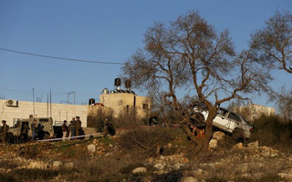 Παλαιστίνιος έπεσε με το αυτοκίνητό του σε 3 Ισραηλινούς
