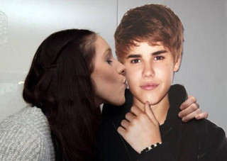 this_girl_has_taken_her_obsession_with_justin_bieber_way_too_far_640_04