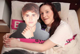 this_girl_has_taken_her_obsession_with_justin_bieber_way_too_far_640_08