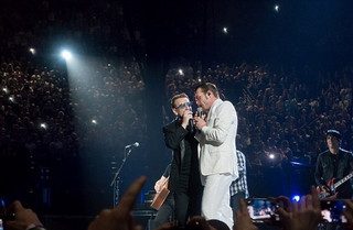 u203