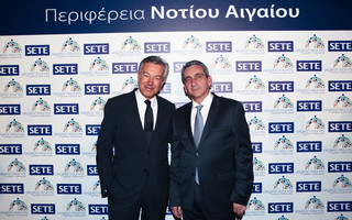 από αριστερά προς τα δεξιά κ. Ανδρέας Α. Ανδρεάδης - Πρόεδρος ΣΕΤΕ, κ. Γιώργος Χατζημάρκος - Περιφερειάρχης Νοτίου Αιγαίου από αριστερά προς τα δεξιά κ. Ανδρέας Α. Ανδρεάδης - Πρόεδρος ΣΕΤΕ, κ. Γιώργος Χατζημάρκος - Περιφερειάρχης Νοτίου Αιγαίου