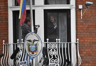 Assange8