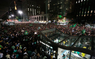 2016-03-17T035751Z_249980678_GF10000348167_RTRMADP_3_BRAZIL-ROUSSEFF-PROTESTS