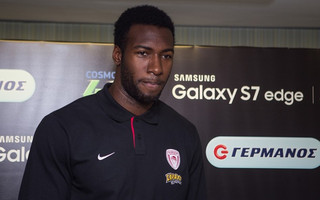 Ο παίκτης της ΚΑΕ Ολυμπιακός Patric Young στον ΓΕΡΜΑΝΟ Ο παίκτης της ΚΑΕ Ολυμπιακός Patric Young στον ΓΕΡΜΑΝΟ