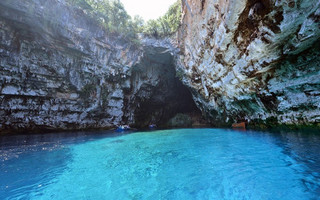 melissani1