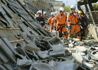 2016-04-15T014704Z_27291260_GF10000383088_RTRMADP_3_JAPAN-QUAKE