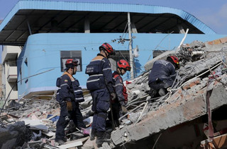 2016-04-18T174138Z_903620885_GF10000387097_RTRMADP_3_ECUADOR-QUAKE