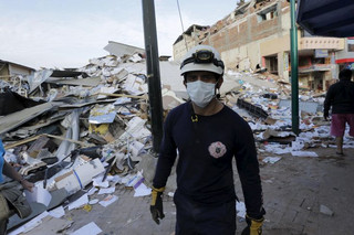 2016-04-18T175042Z_365078747_GF10000387152_RTRMADP_3_ECUADOR-QUAKE