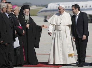 Φωτογραφίες και βίντεο από την ιστορική επίσκεψη Πάπα Φραγκίσκου &#8211; Βαρθολομαίου &#8211; Ιερώνυμου στη Λέσβο