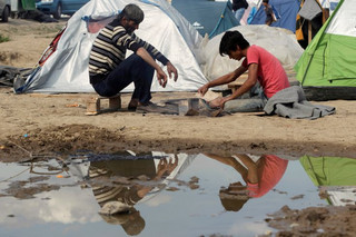 2016-04-28T134235Z_1213672453_D1AETAZDKTAB_RTRMADP_3_EUROPE-MIGRANTS-GREECE-MACEDONIA