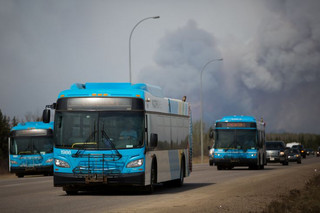 2016-05-04T195408Z_1084984813_S1BETCDXGQAA_RTRMADP_3_CANADA-WILDFIRE-FORTMCMURRAY