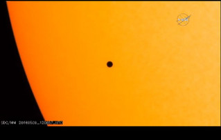 Φωτογραφίες από το σπάνιο πέρασμα του Ερμή μπροστά από τον Ήλιο