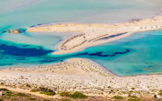 Από τις πιο φημισμένες παραλίες του νομού, αλλά και της Κρήτης, η λιμνοθάλασσα του Μπάλου
