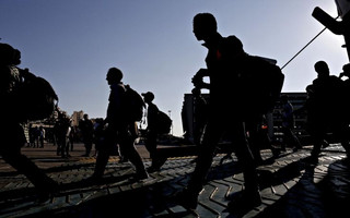 Μειώνονται οι εθελούσιες επιστροφές μεταναστών στις χώρες τους