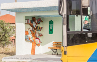 Στάσεις λεωφορείων μετατρέπονται σε πρωτότυπες βιβλιοθήκες