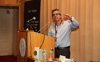 Ο διάσημος ισπανός δερματολόγος, Francisco Jimenez.
