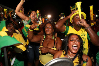 2016-08-15T035124Z_2125919443_S1AETVMYHWAA_RTRMADP_3_OLYMPICS-RIO-ATHLETICS-JAMAICA-FANS