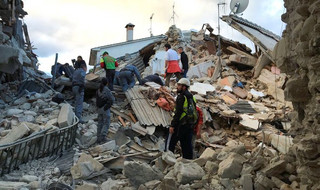 2016-08-24T051022Z_1187286953_S1BETXFLPUAB_RTRMADP_3_ITALY-QUAKE