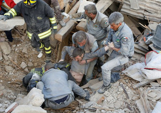 2016-08-24T084401Z_1513105363_S1BETXGEOVAA_RTRMADP_3_ITALY-QUAKE - Copy