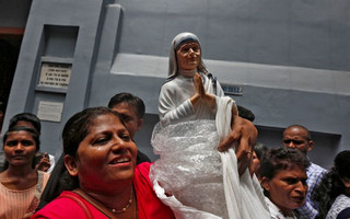 2016-09-04T100824Z_1498399102_S1AETZINZKAA_RTRMADP_3_POPE-MOTHERTERESA-INDIA