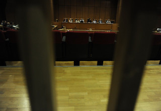 Πρόταση για αυτοπρόσωπη εμφάνιση «προστατευόμενων μαρτύρων» στη δίκη της ΧΑ