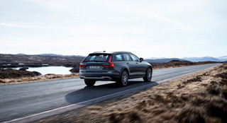 NEO VOLVO V90 CROSS COUNTRY_Driving 1