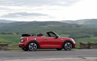 P90217403_lowRes_mini-john-cooper-wor