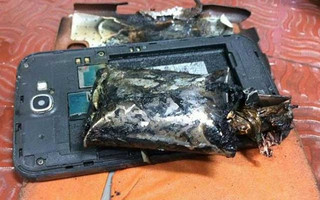 Smartphone έπιασε φωτιά κατά τη διάρκεια πτήσης
