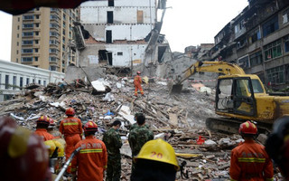 2016-10-10T032208Z_2068973809_S1BEUGCDCQAA_RTRMADP_3_CHINA-HOUSES-COLLAPSE-WENZHOU