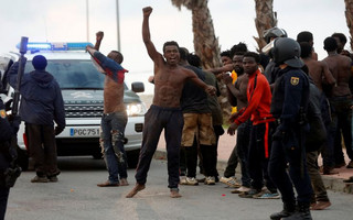 2016-10-31T123837Z_1291249452_D1BEUKDGNLAB_RTRMADP_3_EUROPE-MIGRANTS-SPAIN