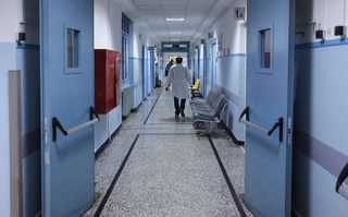 Προφυλακίστηκε ο γιατρός που κατηγορείται για ασέλγεια σε βάρος ανήλικης στη Θήβα