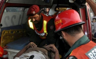 Τουλάχιστον 25 οι νεκροί από την έκρηξη σε τέμενος του Πακιστάν