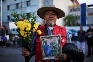 2016-11-28T053902Z_423363052_RC1C7D6889D0_RTRMADP_3_CUBA-CASTRO-REACTION-EL-SALVADOR